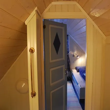 Kongsfjord Gjestehus Manedskarbua * Berlevåg