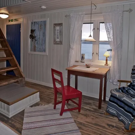 Kongsfjord Gjestehus Manedskarbua Holiday park