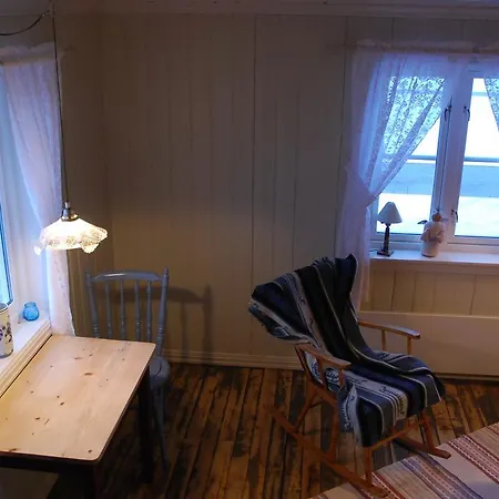Kongsfjord Gjestehus Manedskarbua Holiday park