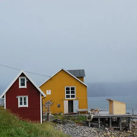 Kongsfjord Gjestehus Manedskarbua Feriepark
