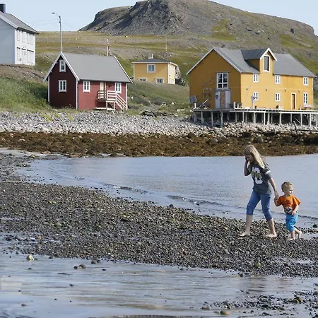 Kongsfjord Gjestehus Manedskarbua Feriepark Berlevåg